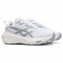 “Libera tu máximo rendimiento con Asics — el tenis que te lleva más allá de tus límites.”